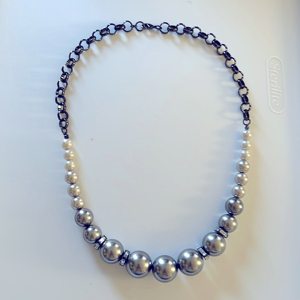 Faux Pearl Necklace 🦪